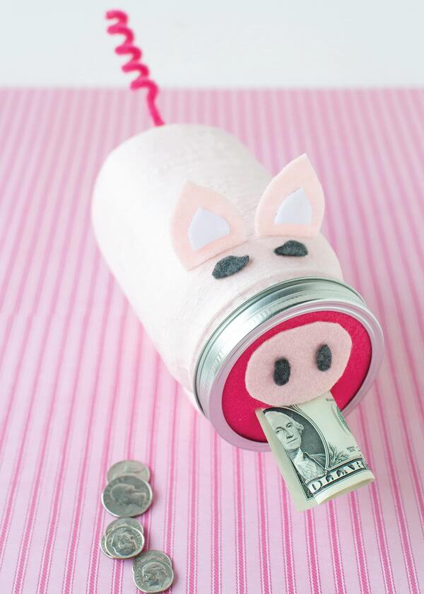 DIY Cute Piggy Bank to Teach Kids About Finances and Sustainability